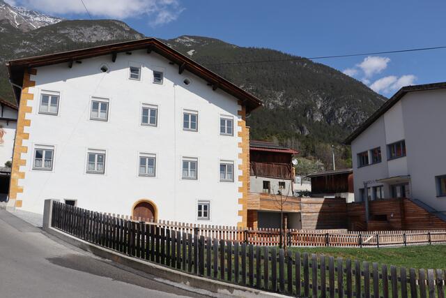 Der Widum im Ortskern von Stanz wurde um rund eine Million Euro revitalisiert und für eine vielseitige Nutzung adaptiert. | Foto: Siegele