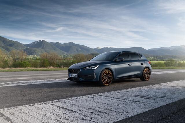 Das Fahrgefühl im Cupra Leon VZ und im Cupra Leon SP Kombi VZ 2.0 TSI 4Drive ist ganz nah an den Wurzeln des Motorsports.  | Foto: Cupra