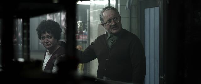 Mit ihrer Darstellung als Geisel will Marion Mitterhammer auch "toxische Männlichkeit" anklagen. | Foto: Einhorn Film