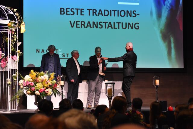 Der Film- und Videoclub Kufstein durfte sich über den Preis für die beste Traditionsveranstaltung freuen.  | Foto: Barbara Fluckinger