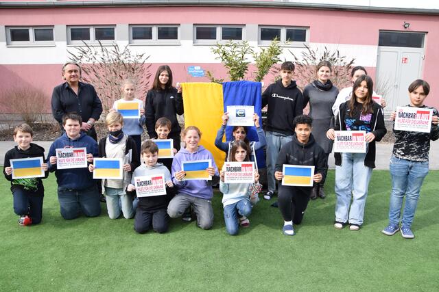 Schüler der Mittelschule Hollabrunn sammelten bereits für die Ukraine-Hilfsaktion. | Foto: Mittelschule Hollabrunn