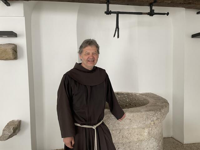 Geht es nach Pater Fritz Wenigwieser, Provinzial der Franziskaner, soll das um zwölf Millionen Euro sanierte Franziskanerkloster in der Altstadt ein "Ort der Begegnung" werden. | Foto: Lisa Gold
