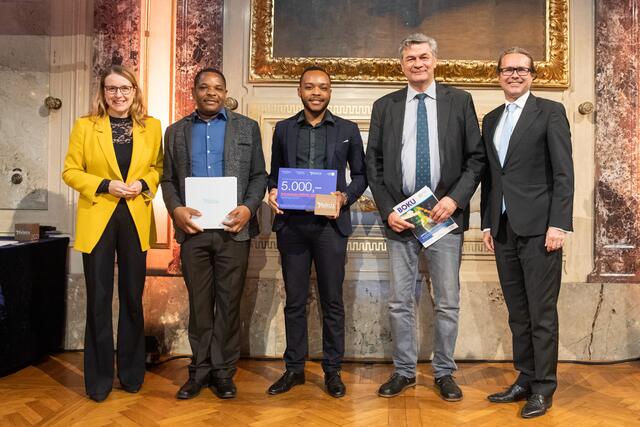 Minister Schramböck und Polaschek gratulieren der Agro Biogel GmbH aus Niederösterreich zum Gewinn des PHÖNIX in der Kategorie "Spin Off". | Foto: Grünerpreis PHÖNIX