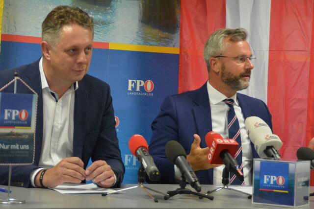Petschnig (l.) und Hofer bei einer Pressekonferenz in Eisenstadt im Sommer 2020 | Foto: Tscheinig