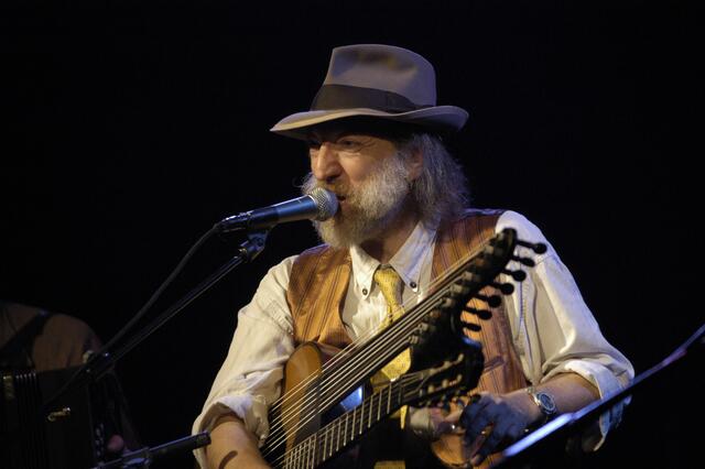 Roland Neuwirth auf der Bühne | Foto: Ernst Schauer