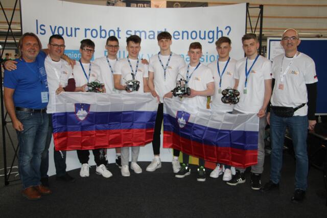 Teilnehmer:innen aus mehreren Staaten nahmen am RoboCupJunior Austrian Open in Weiz teil. | Foto: RegionalMedien Hofmüller