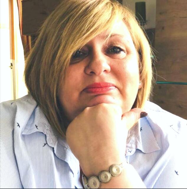 Ich spare beim Autofahren, indem ich meine Erledigungen zusammenlege, um unnötige Fahrten zu vermeiden. Elisabeth Pachschwöll, Els