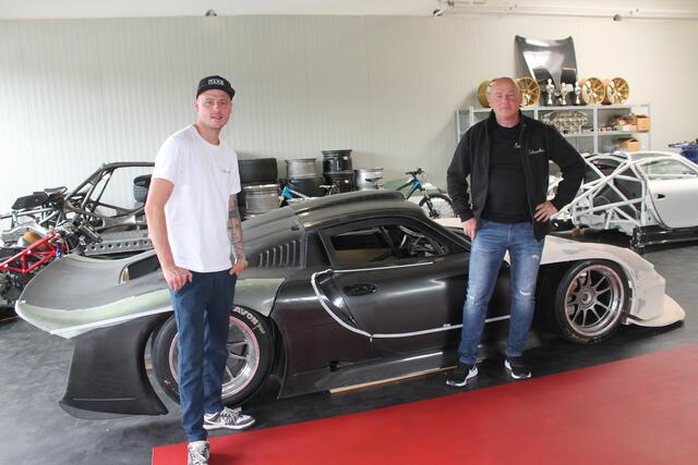Dietmar Fuchs und Sohn Alexander bauen ein Auto komplett neu auf. Als Inspiration dient der 1997er Porsche 911 GT1 Evo.