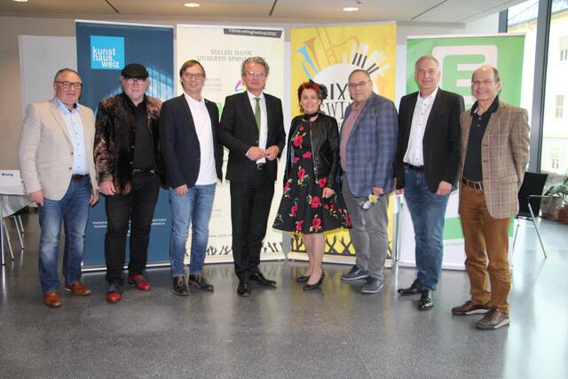 Sepp Adlmann, Sigi Feigl, Erwin Eggenreich, Christopher Drexler, Angela Kahr, Johannes Hödl, Johann König und Oswin Donnerer präsentierten das Programm des Dixie&amp;Swing Festival in Weiz.  | Foto: RegionalMedien Hofmüller