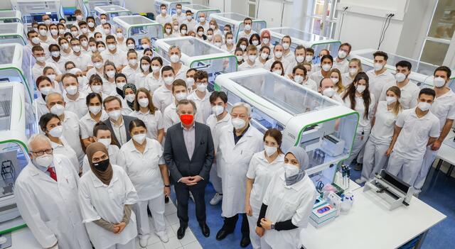Anders als  angekündigt muss Lifebrain nun doch 500 seiner 1.200 Mitarbeitenden kündigen.  | Foto: Lifebrain/Christian Husar