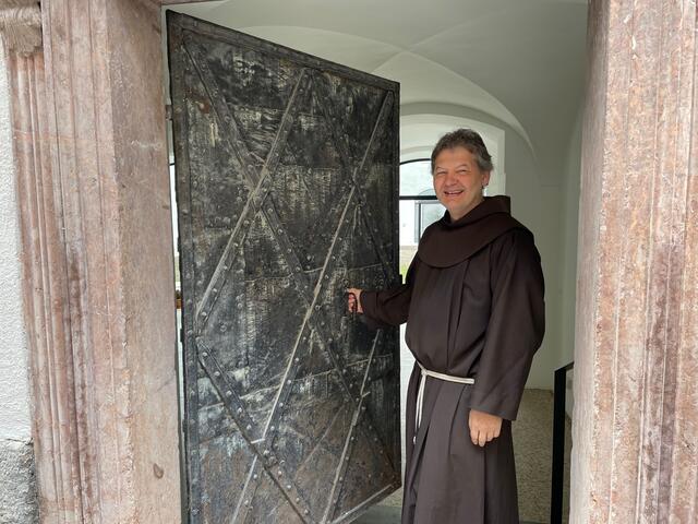 Geht es nach Pater Fritz Wenigwieser, Provinzial der Franziskaner, soll das um zwölf Millionen Euro sanierte Franziskanerkloster in der Altstadt ein "Ort der Begegnung" werden. | Foto: Lisa Gold