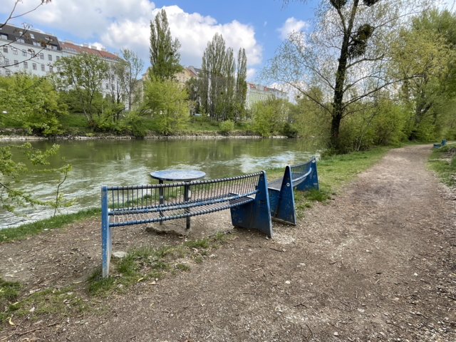 Die Erneuerung der Sitzgelegenheiten am Donaukanal ist ein erster Schritt in die Richtung eines attraktiven Naherholungsgebiets. | Foto: Hannah Maier
