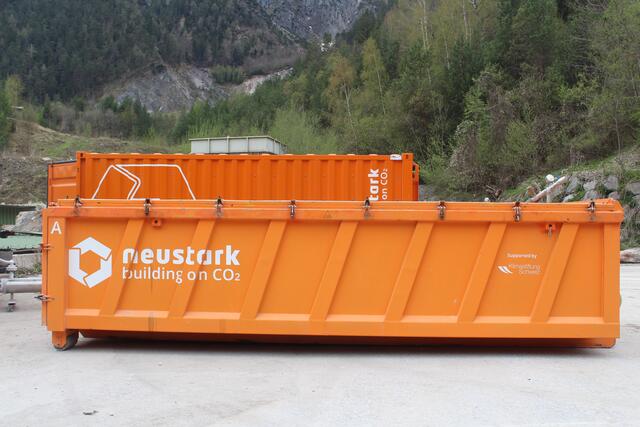 In den Containern wird der Beton mit CO2 angereichert.  | Foto: Johanna Janisch