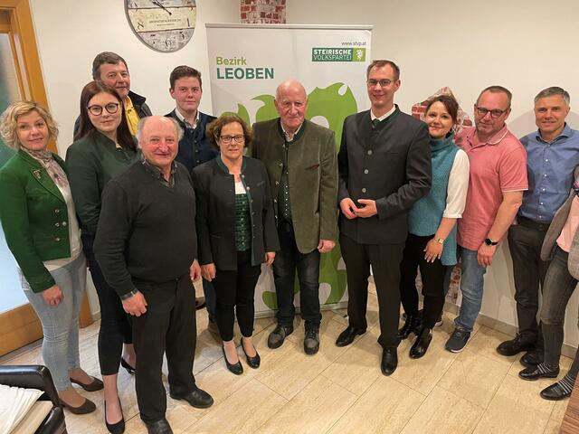 In Proleb wurde Leopold Klein (Mitte) wieder zum ÖVP-Ortsparteiobmann gewählt.   | Foto: ÖVP Leoben