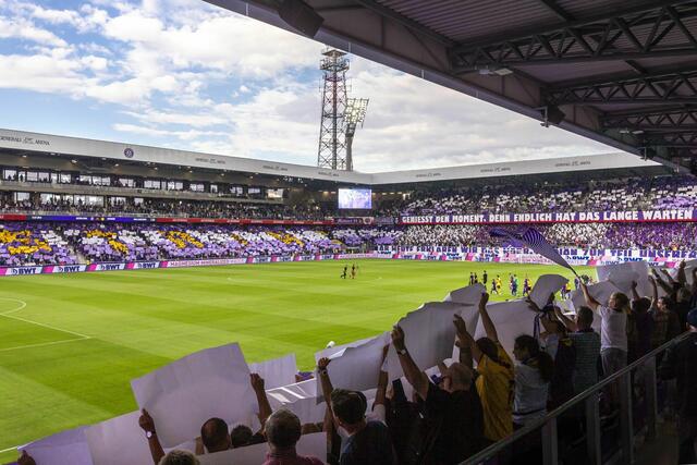 Nach dem Fußballmatch in der Generali Arena am Freitag, kamen sich die rivalisierenden Fans in die Quere.  | Foto: Generali Arena
