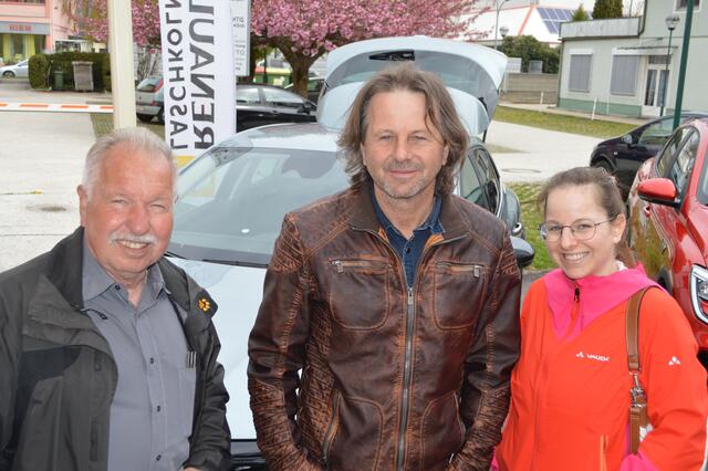 Lambert Janesch mit Franz und Serena Laschkolnig | Foto: Christopher Polesnig 
