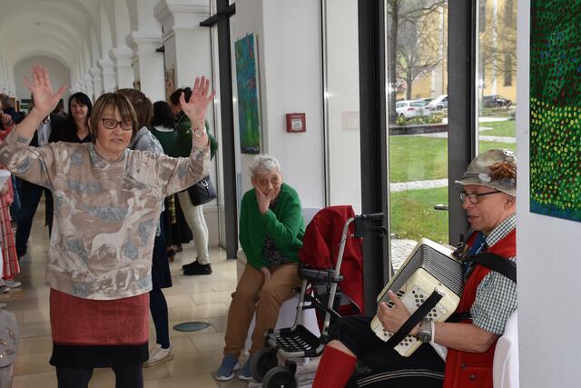 All in One“, Kunst aus verschiedenen Blickwinkeln", hieß es am 23. und 24. April 2022 im Stift Waldhausen.  | Foto: Robert Zinterhof