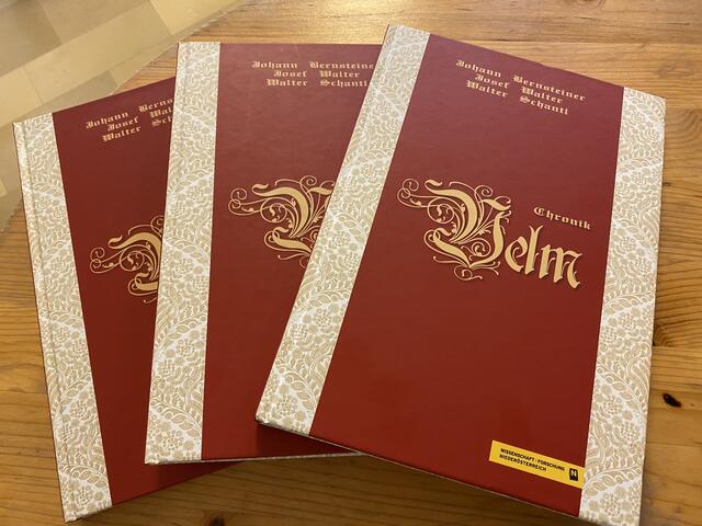 Die Chronik von Velm gibt es in der Pfarre zu erwerben.