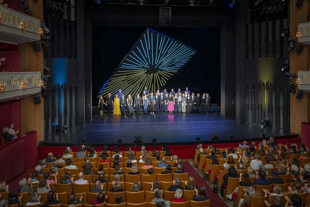 Künstlerinnen und Künstler aller Sparten von TLT und TSOI gestalteten den Benefizabend für die Ukraine | Foto: Birgit Gufler