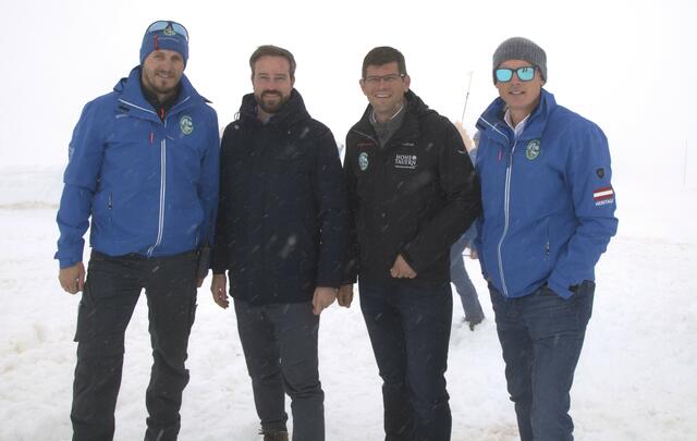 v.l. Sebastian Jury (Werkstättenleiter und Leiter Schneeräumung GROHAG), Landesrat Stefan Schnöll (Straßen- und Mobilitätsreferent, Land Salzburg), Landesrat Martin Gruber (Straßenbaureferent, Land Kärnten), Dr. Johannes Hörl (Vorstand Großglockner Hochalpenstraßen AG). | Foto: Gottfried Maierhofer
