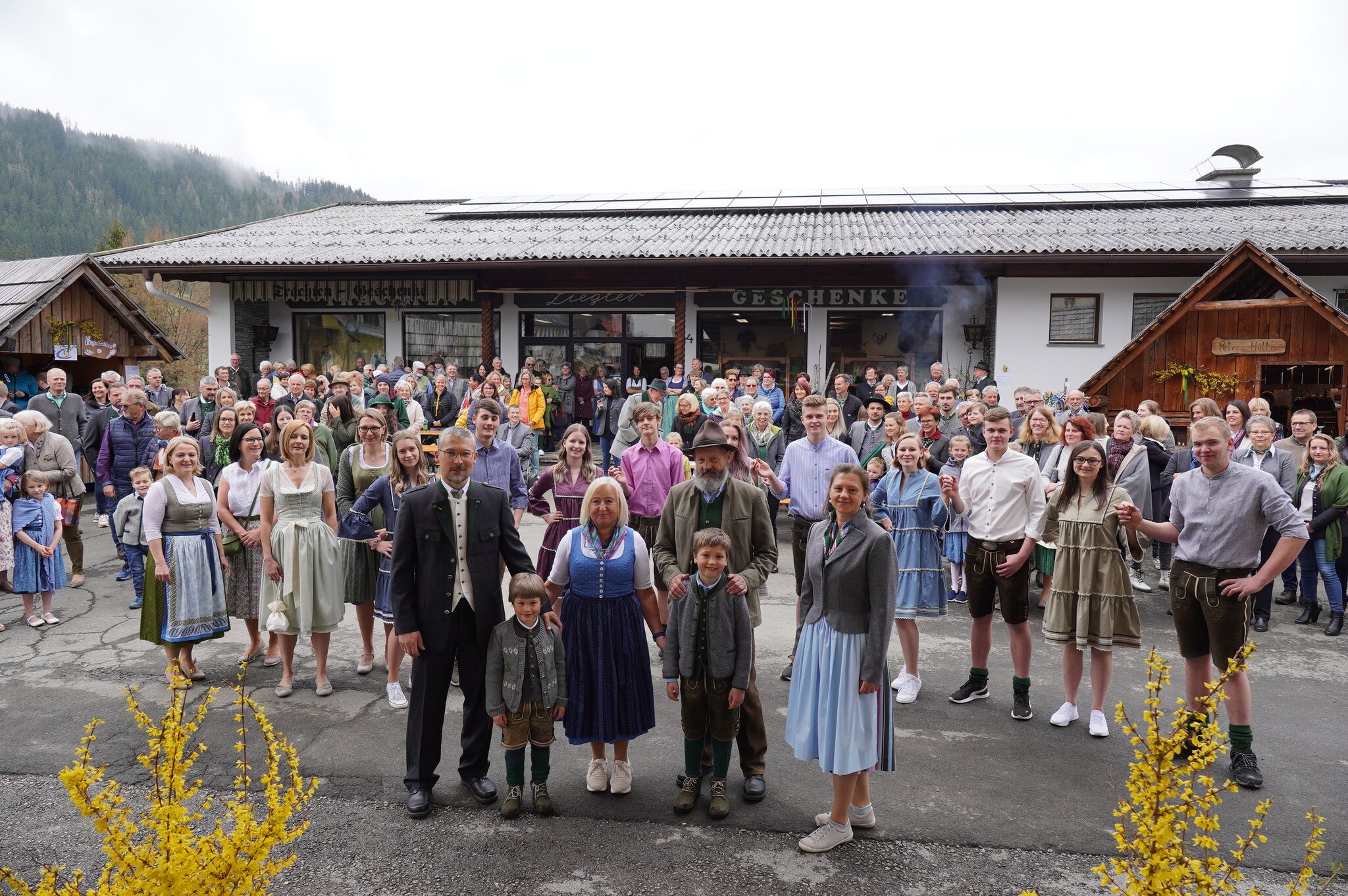 Trachtenfrühling in Etmißl: Modenschau bei Trachten Ziegler - Bruck an ...