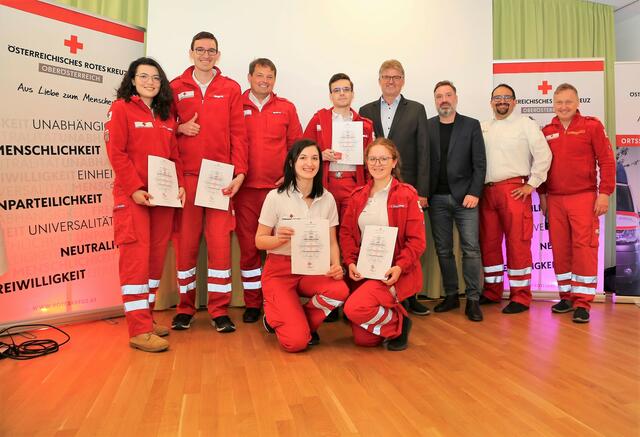 Beförderung zum RK Oberhelfer (nach 3 Jahren RK-Dienst): Magdalene Bachinger, Wolfgang Bauer, Christina Höller, Markus Premstaller und Sophie Mayrhofer (v.l.) | Foto: Eckhart Herbe