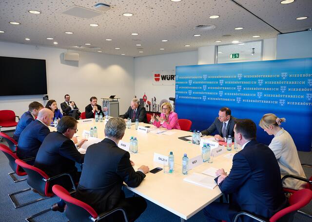 Gipfel „Wirtschaft &amp; Arbeit im Dialog“ | Foto: NLK/Pfeiffer