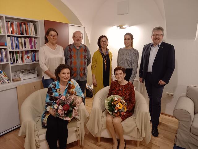 Sandra Moun (vorne links) übernimmt die Leitung von 'aufleben', während Michaela Kerbl (vorne rechts) in den Ruhestand geht. | Foto: aufleben