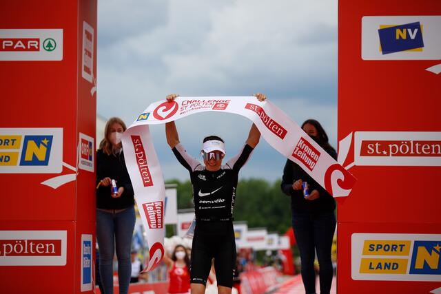 Bei der letzten Triathlon-Challenge rannte Anne Haug als Erste ins Ziel und konnte mit einer Gesamtzeit von 04:20:17 den Sieg erringen. | Foto: Sepamedia