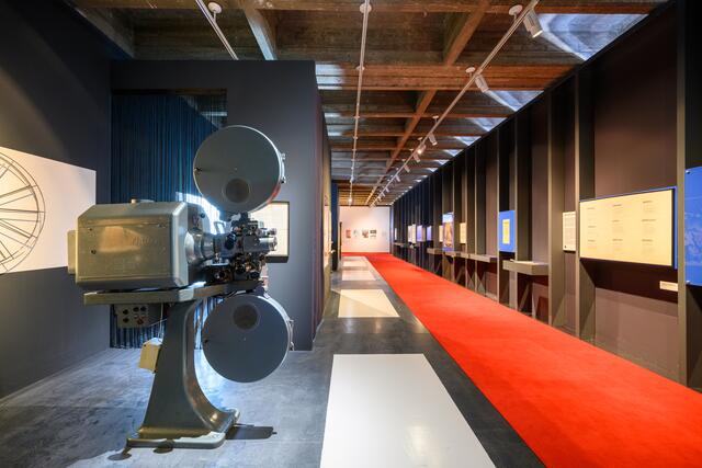 Blick in die Ausstellung „… und Schnitt!“ im Zeughaus | Foto: Lackner