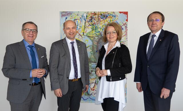 Präsident GVV Rupert Dworak, Präsident Gemeindebund NÖ Johannes Pressl, Familien-Landesrätin Christiane Teschl-Hofmeister, Vorsitzender Landesgruppe NÖ des Österreichischen Städtebundes Matthias Stadler | Foto: Kraus