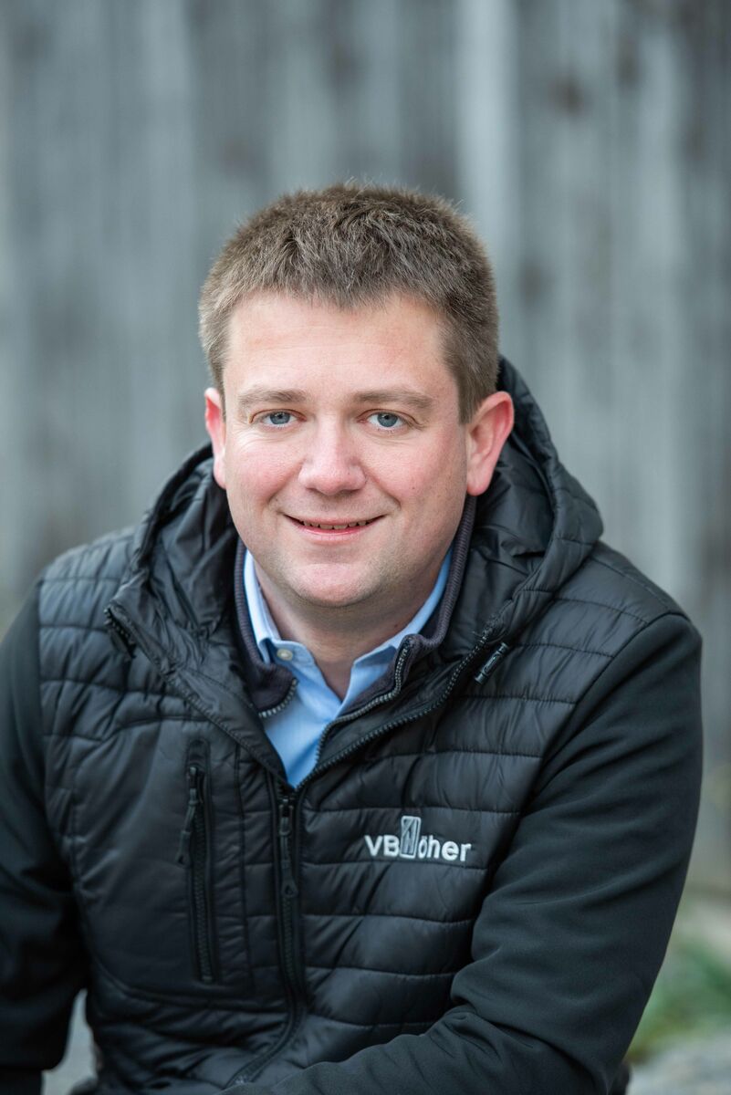 Versicherungsmarkler Christian Hofer empfiehlt sich in jedem Fall professionelle Beratung zu suchen um auch ukrainischen Flüchtlingen einen guten Versicherungsschutz zu sichern.