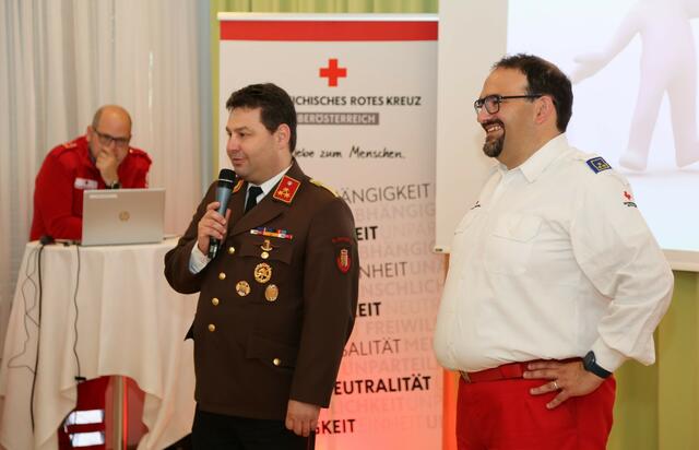 RK-Ortsstellenleiter Hans-Peter Kranewitter hat das 50-Jahr Jubiläum 2018 schon zelebriert, St. Georgens FF-Kommandant  Thomas Irsiegler feiert mit seinem Team im Juni 125 Jahre Feuerwehrgründung.  | Foto: Eckhart Herbe