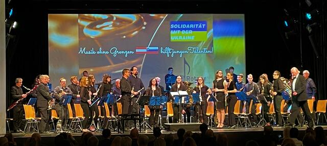 Das Benefizkonzert im Forum Kloster Gleisdorf stand auch im Zeichen der Solidarität zur Ukraine. | Foto: RegionalMedien Hofmüller