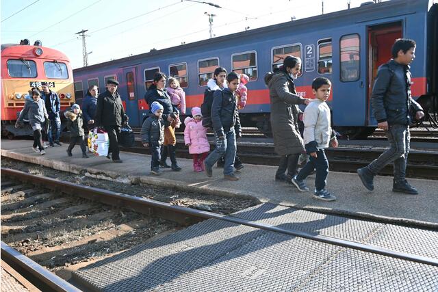 Auch für ukrainische Flüchtlinge, die Zuflucht bei Österreicher:innen gefunden haben, stellt sich die Frage nach einer Unfall- und Haftpflichtversicherung. Versicherungsmarkler Christian Hofer klärt auf.  | Foto: APA Picture Desk