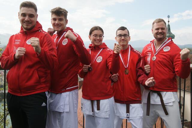 Die Kumitegruppe des Askö Karate Steyr: Coach Omerovic Dejvid, Dramalija Muhamed, Daria und Bogdan Malomuzh sowie Stelzer Julian (v.l.). | Foto: ASKÖ Karate Steyr