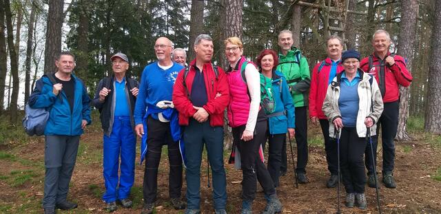 Die Naturfreunde wanderten 14 Kilometer in Hochstraß.
  | Foto: Naturfreunde St. Valentin 