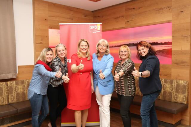 Das neue Bezirksteam v.l.: Verena Hänsler, Bianka Thyringer, Daniela Winkler, Elisabeth Böhm, Karin Darnai und Dagmar Schlager. | Foto: Friedrich Radlspäck