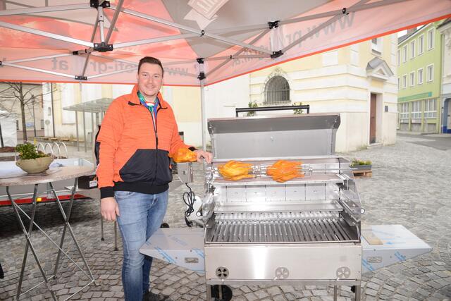 Thomas Berger präsentierte seine Griller und Garagentore | Foto: Winkler