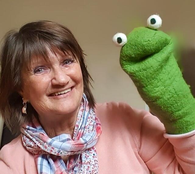 In der Klanggeschichte dreht sich alles um „Quacki, den kleinen frechen Frosch“. | Foto: Kornspeicher