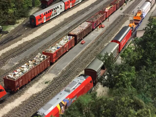 Auf dem mittlerweile über 1000 Meter langen Schienennetz sind bis zu 20 Züge gleichzeitig unterwegs. | Foto: Walter List