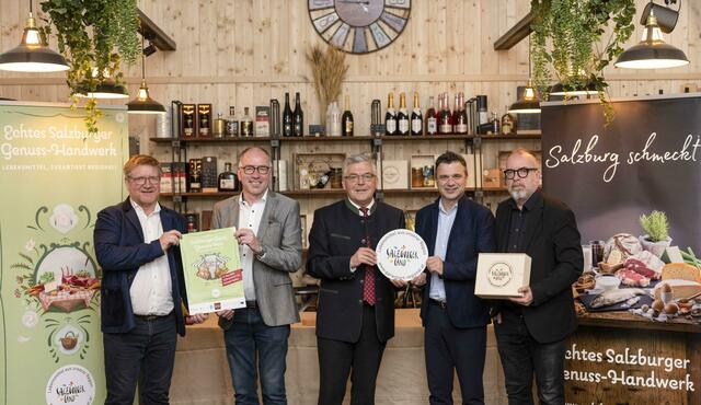 Günther Kronberger (Geschäftsführer Salzburger Agrar Marketing), Alexander Stangassinger (Bürgermeister der Stadt Hallein), LR Josef Schwaiger (Obmann Salzburger Agrar Marketing), Rupert Quehenberger (Präsident Landwirtschaftskammer Salzburg), Rainer Candido (Geschäftsführer Tourismusverband Hallein) | Foto: Andreas Schaad
