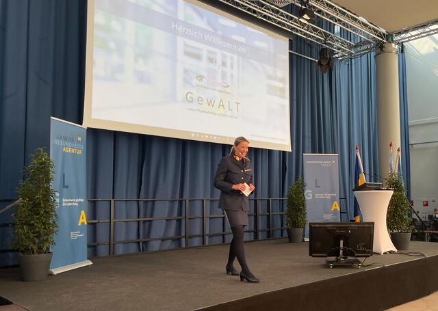 Bezirkspolizeikommandantin Sonja Fiegl  | Foto: NLK Burchart