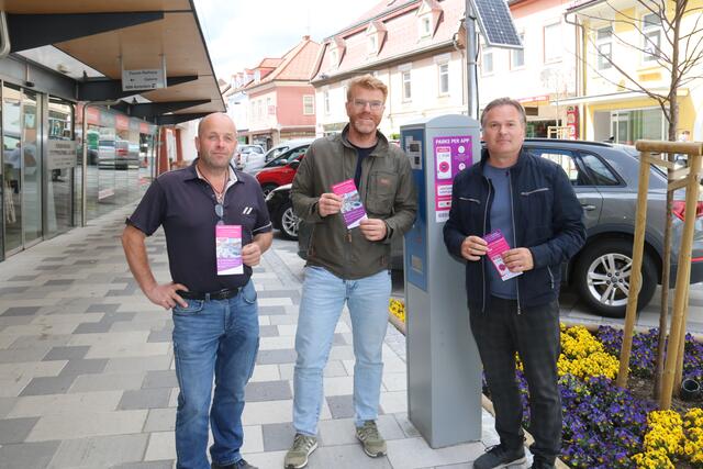 GR Klaus Wallner, Bgm. Harald Bergmann und Bauhof-Leiter Bernd Rehschützecker parken einfach. | Foto: KF/Harrer