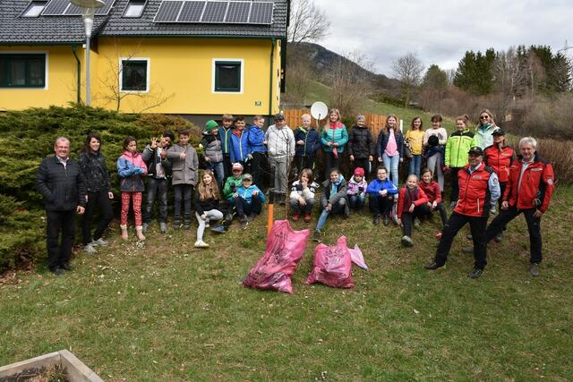 Die Volksschulkinder in Kammern nahmen an der Aktion „Saubere Steiermark“ teil. | Foto: Kammern i. L.