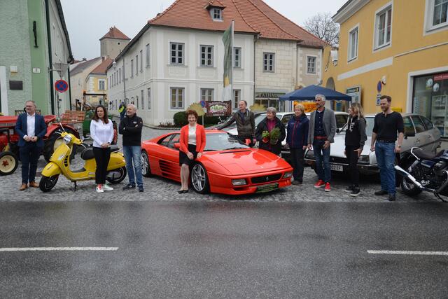 STR Steindl, OBM Stv. Ulrike Huber, Bgm. Etzenberger, Organisator #%Günther Szing (6.v.r.), OBM Richard Reiter (3.v. r.) und Aussteller | Foto: Winkler