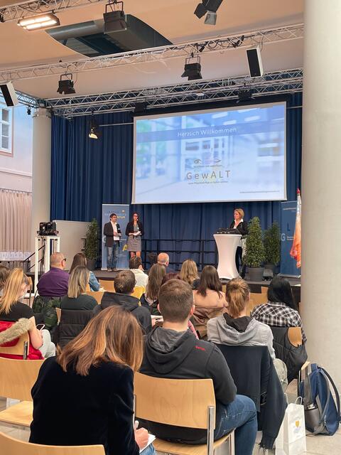 Landesrätin Christiane Teschl-Hofmeister in Vertretung der Landeshauptfrau Johanna Mikl-Leitner | Foto: NLK Burchart