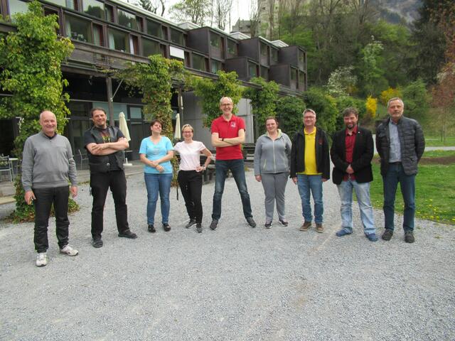 Erfolgreiche Rezertifizierung aller Böhmstationen des Altersheimes Landeck: Heimleiter Richard Scheiber (re.) und Pflegedienstleiter Viktor Zolet sowie das "Böhm-Team" (5.v.re.) zeigten sich erfreut. | Foto: Viktor Zolet