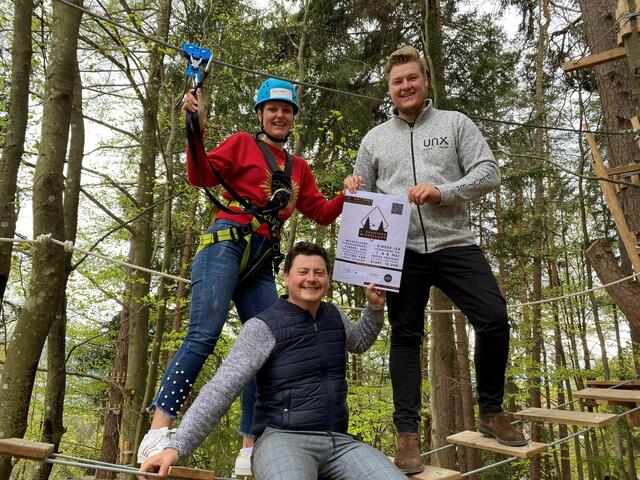 Waldseipark-Betreiber Stefan Buchsbaum, Kletterin Johanna und UNX-Chef Lukas Hoffmann.  | Foto: Privat
