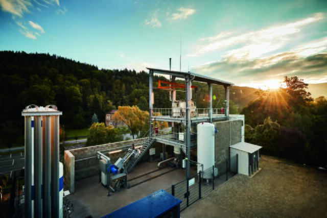 In der neuen Testanlage am Voestalpine-Standort Leoben-Donawitz wird der Einsatz von Wasserstoffplasma für die CO2-neutrale Stahlerzeugung wissenschaftlich erforscht. | Foto: voestalpine/Regine Schoettl